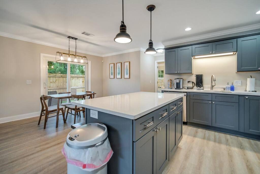 Сasa de vacaciones Beautiful New Construction Only 4 Min To Downtown!