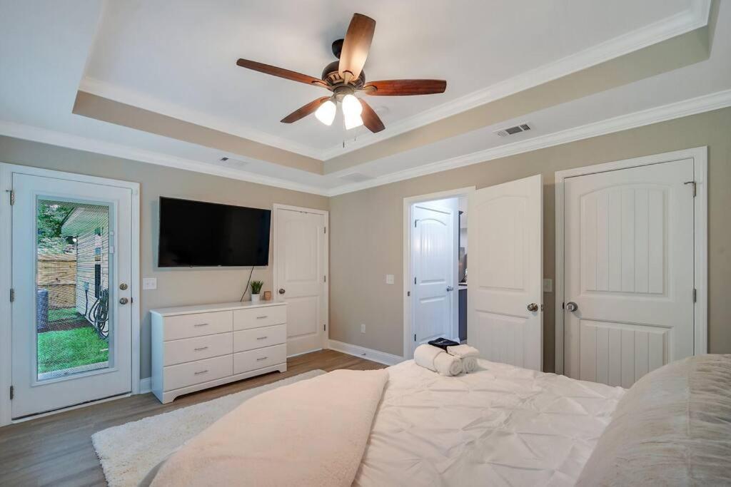 Beautiful New Construction Only 4 Min To Downtown! Сasa de vacaciones *