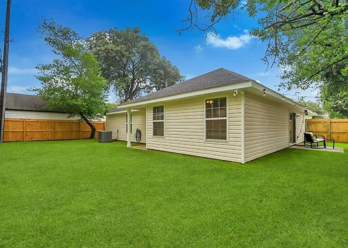 Beautiful New Construction Only 4 Min To Downtown!