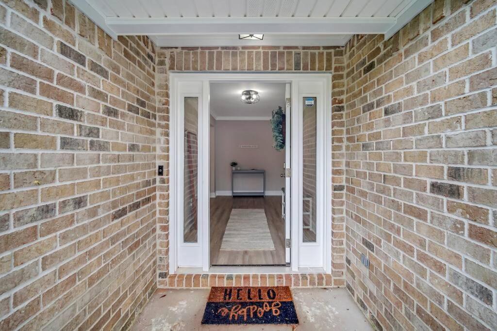 Beautiful New Construction Only 4 Min To Downtown! Ferienhaus Savannah
