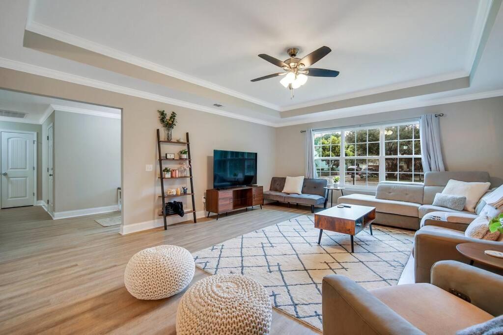 Ferienhaus Beautiful New Construction Only 4 Min To Downtown! *