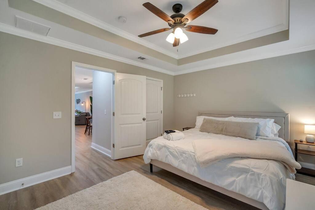 Ferienhaus Beautiful New Construction Only 4 Min To Downtown!