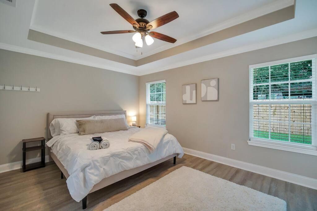 Beautiful New Construction Only 4 Min To Downtown! Ferienhaus
